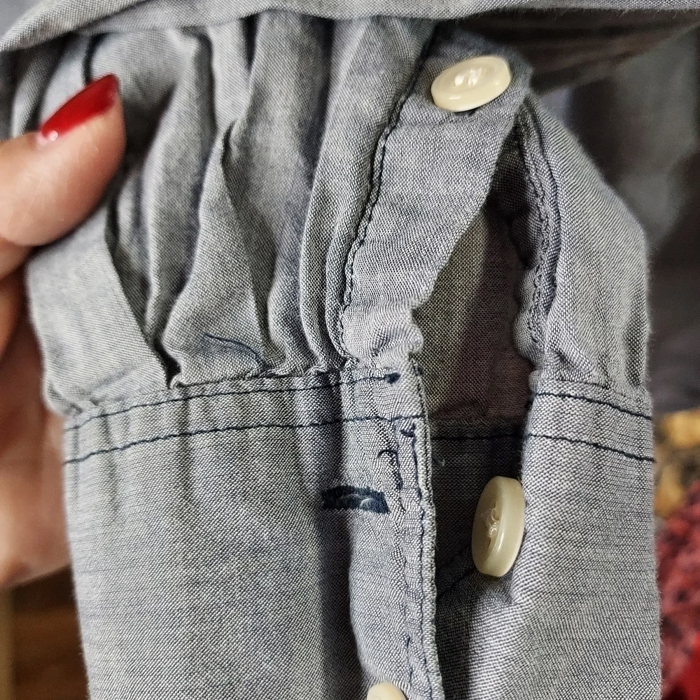 J.Crew med women's blue button shirt 2 front pockets